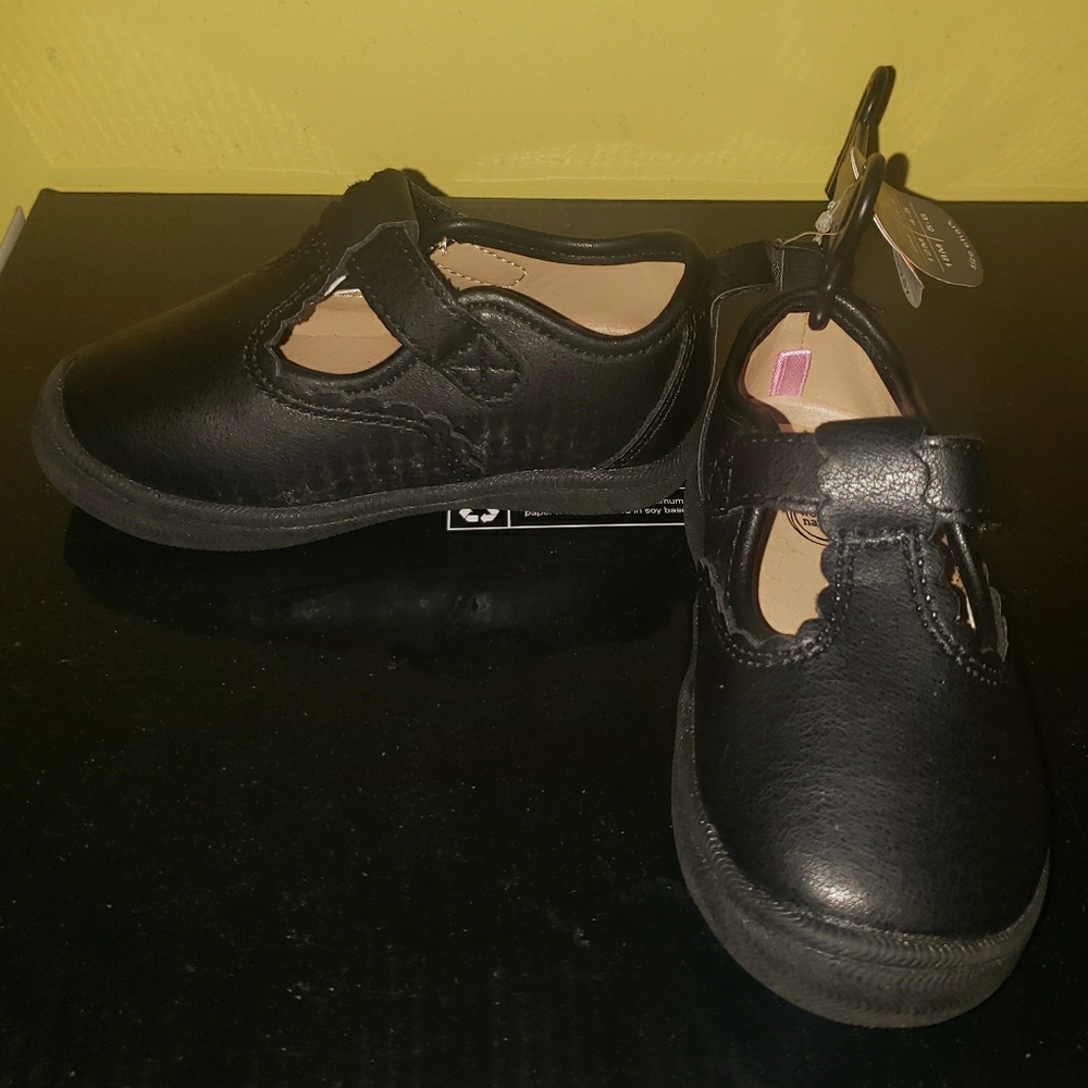 Black dressy shoes.